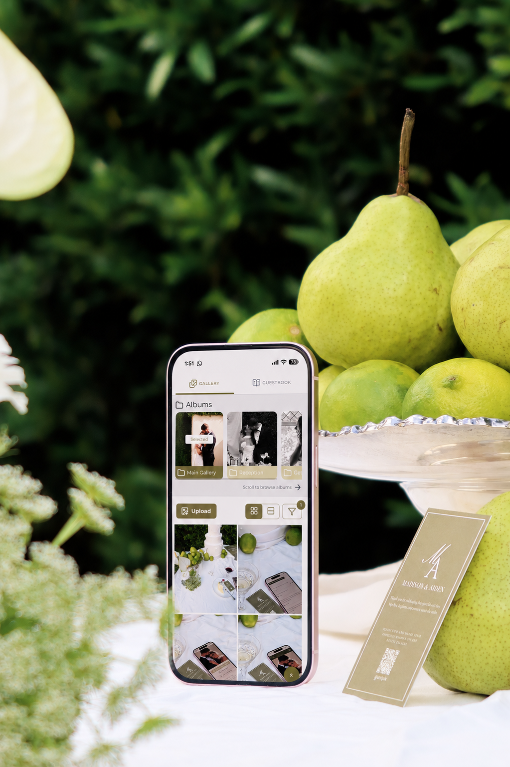 New Guest Experience Madison and Aiden wedding - GUESTPIX | #1 QR Code Event Photo Sharing Platform Nuova esperienza per gli ospiti: mockup del telefono per il matrimonio di Madison e Aiden