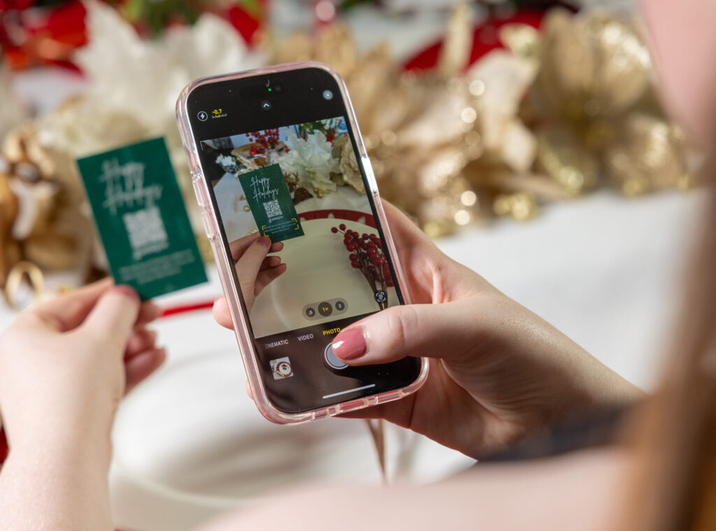 Scanning Christmas GUESTPIX QR Code
