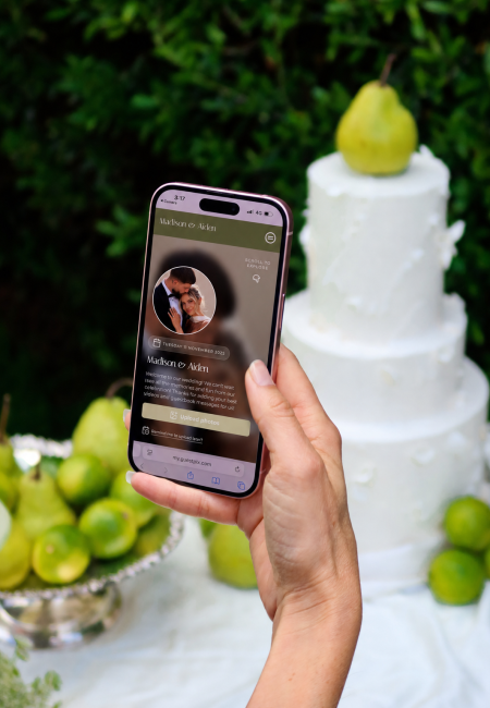 Wedding phone with cake, new guest experience