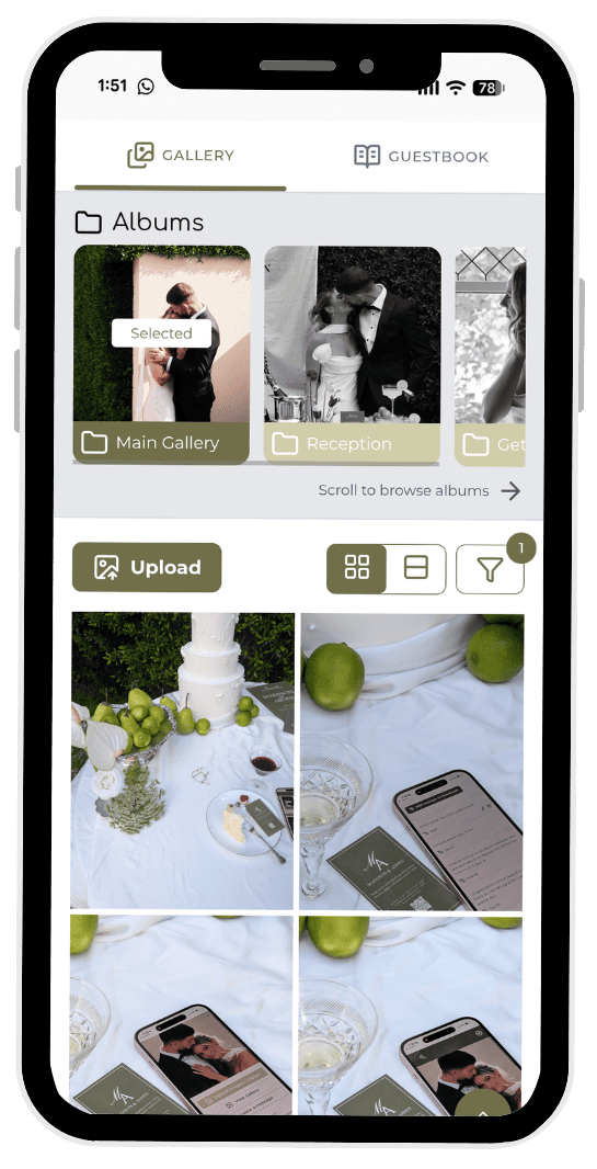 Écran d'une application mobile affichant une galerie avec des albums et une grille de photos de mariage ; un bouton « Importer » est visible en haut de l'écran.